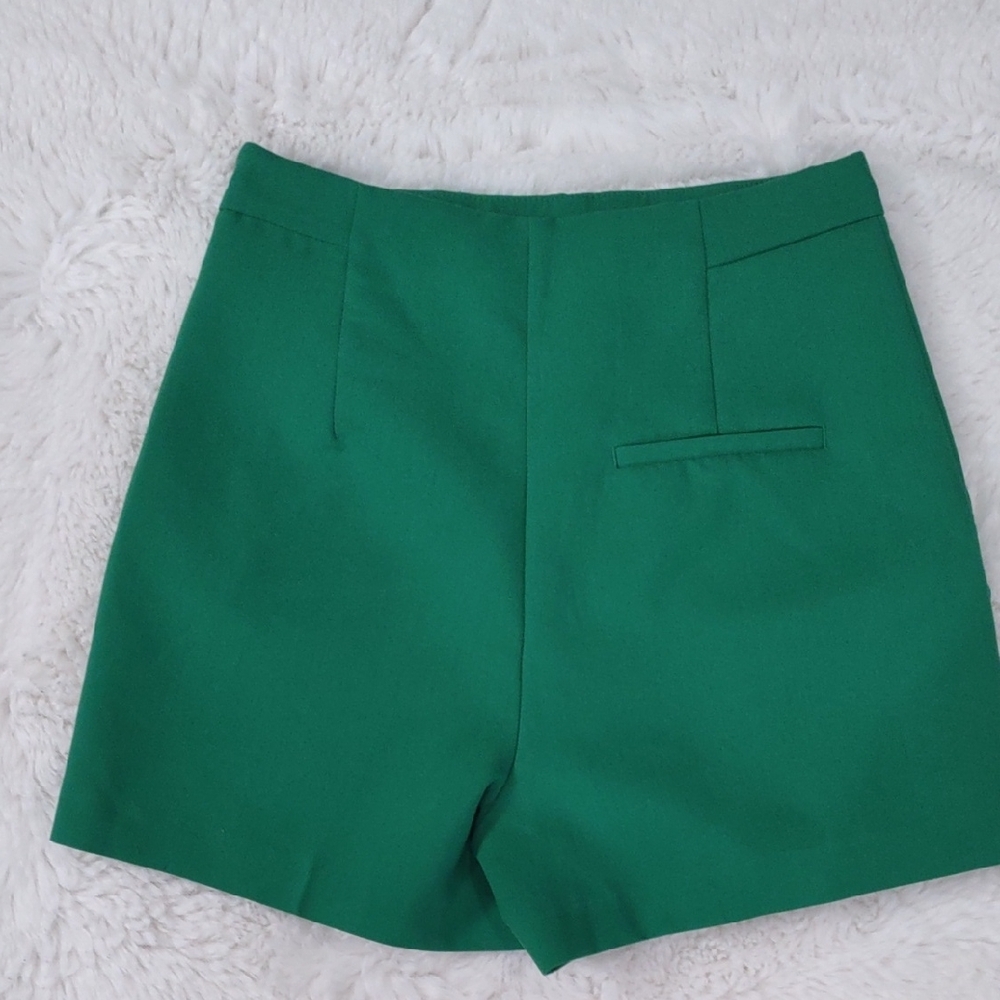 ZARA High Waisted Green Women's Shorts with Button Detail - Picture 14 of 16